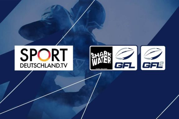Logos von Sportdeutschland.T, SharkWater GFL und GFL 2 auf blauem Hintergrund mit Football-Spielern.
